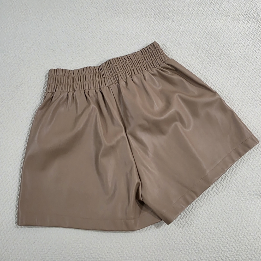 Aaron & Amber Brown Faux Leather Shorts Women's Size Large With Pockets - Picture 3 of 10